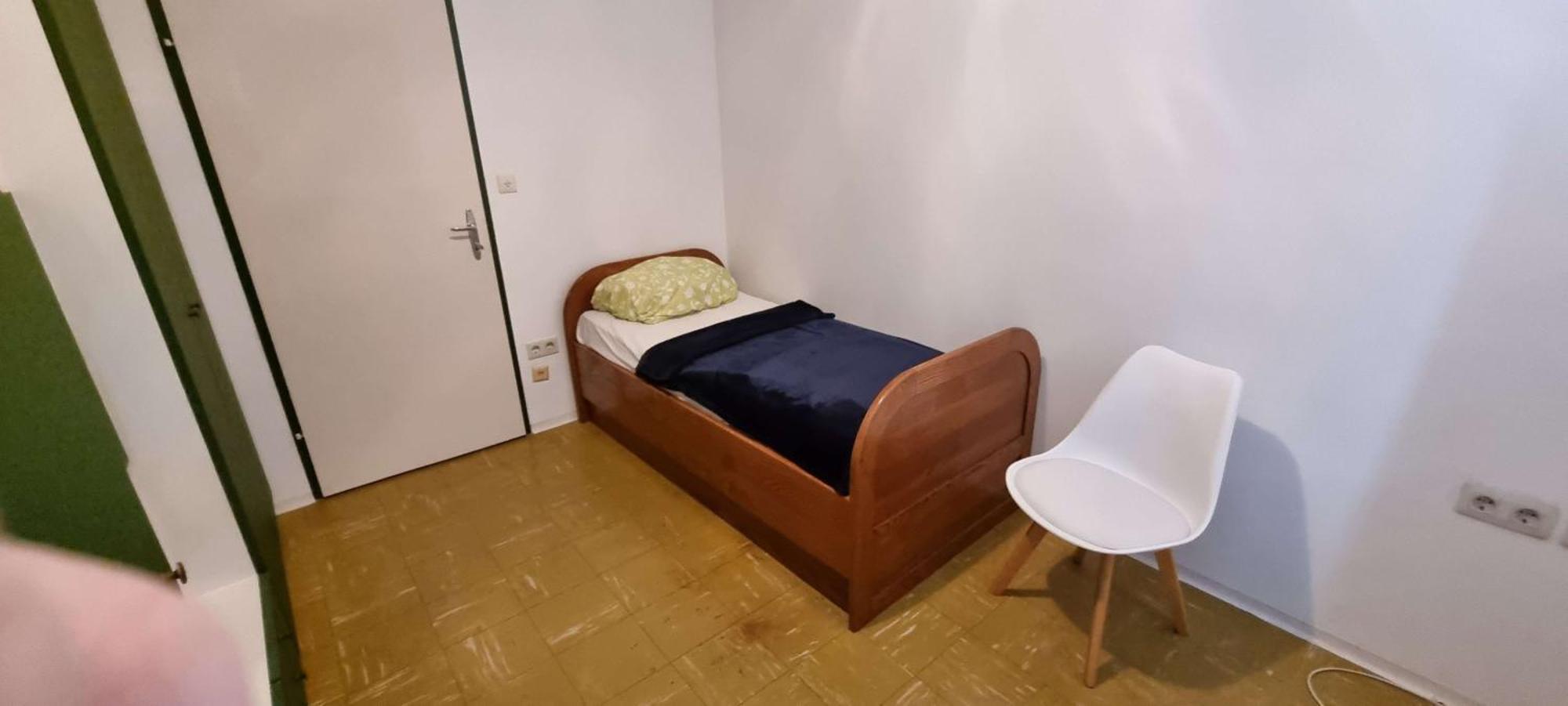 In 2 Bedrooms - 3 Beds Apartment *