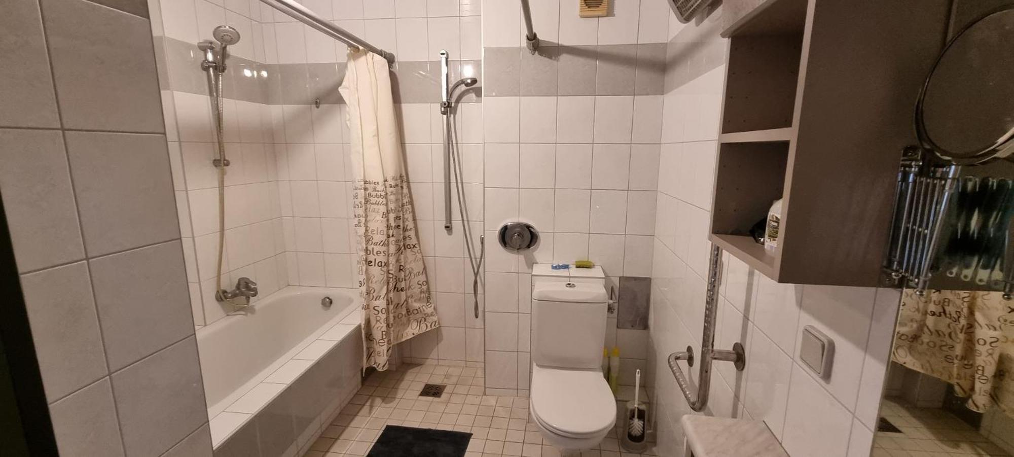 In 2 Bedrooms - 3 Beds Apartment